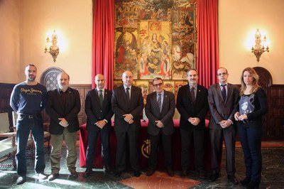 La signatura de l'acord entre l'Ajuntament de Lleida i la Caixa de suport a la xarxa de Ciberaules i Centres Municipals ha tingut lloc a la Paeria..