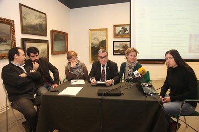 Esther Solé, a la dreta de la imatge, és la primera viquipedista resident de l'Estat..