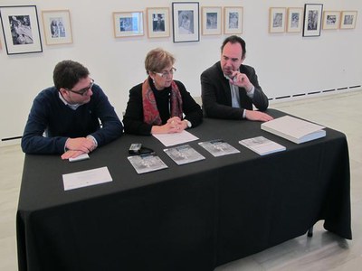 Fotografia de la roda de premsa de presentació de l'exposició, que acull el Museu Morera.