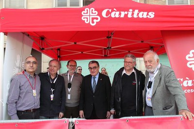 L'estand de Càritas a l'arribada de la Volta..