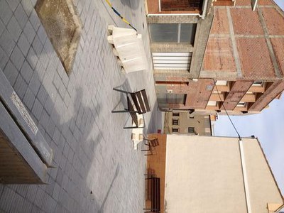 És en la confluència entre els carrers Pla de Santa Maria i Font Nova, de 120 metres quadrats de superfície, amb mobiliari urbà i nou arbrat.