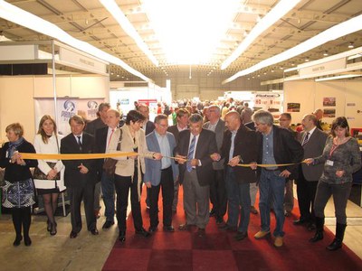 Diversos tinents d'alcalde i regidors de la Paeria han assistit a la inauguració del saló Expotren.