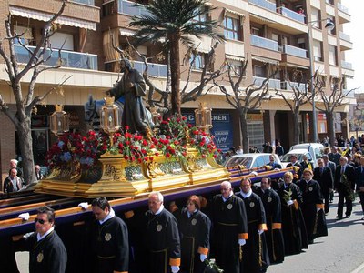 La processó de la Somereta surt de davant de la parròquia del Santíssim Salvador i recorre diferents carrers del barri.