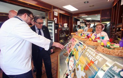 L’alcalde de Lleida ha assenyalat que la Paeria ha millorat la zona de pícnic de les Basses perquè els lleidatans puguin anar-hi a celebrar el dia de….