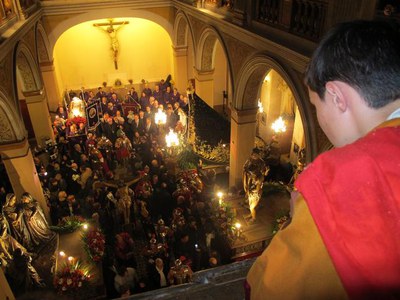 El bisbe de Lleida, Joan Piris, ha beneït els assistents a l’interior de l’església de la Sang, on hi havia el tabernacle de la Mare de Déu de la Sol….