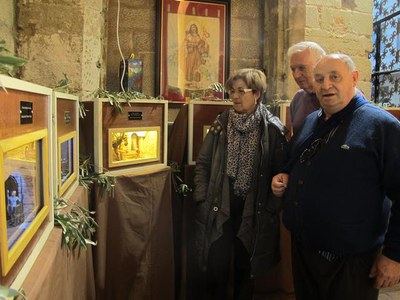 Montse Parra ha visitat amb À.León i E.Tordera la mostra, formada per set diorames bíblics.