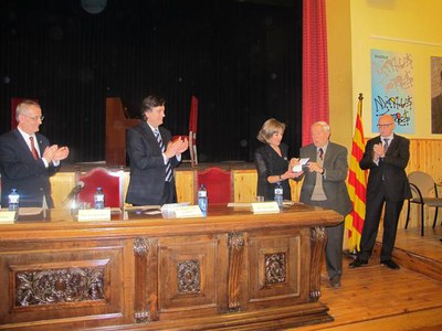 El regidor Jesús Castillo ha subratllat l’aportació de J.Vallverdú a la literatura i la docència i.