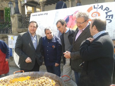 El regidor Larrosa assisteix amb el conseller Pelegrí al Tasta Lleida, al Poble Espanyol, en què hi han participat diverses entitats i empreses lleid….