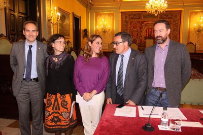 El lliurament del III Premi Candi Villafañe ha tingut lloc al saló de sesions de la Paeria..