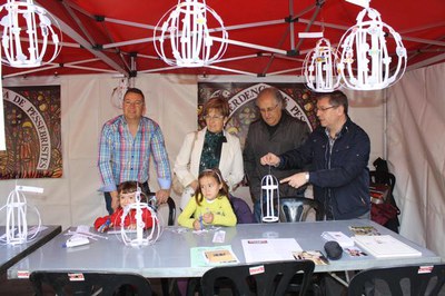 Montse Parra ha visitat aquest matí la Mostra d'Entitats que s'inclou en aquesta Diada Popular.