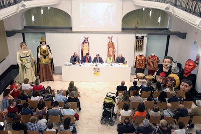 La Sala Alfred Perenya s'ha omplert de gom a gom.