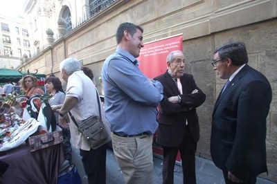 El paer en cap, a l'stand d'Aspros.