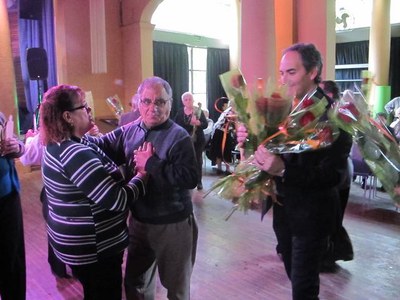 Desenes de parelles han participat avui a la darrera sessió de les Tardes de Ball al River.