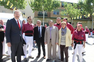 L'alcalde Ros ha saludat els Castellers de Lleida que han actuat a Magraners en el marc de la festa major del barri.
