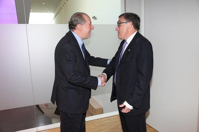L'alcalde, Àngel Ros, amb l'economista Josep Maria Gay de Liébana.