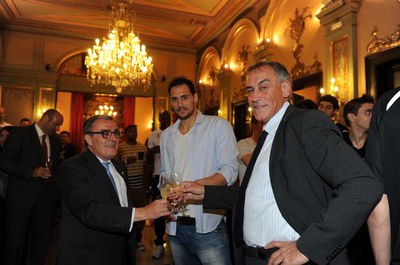 L'alcalde, el president del Força Lleida, Fèlix Gonzàlez, i el capità de l'equip, Miki Feliu..