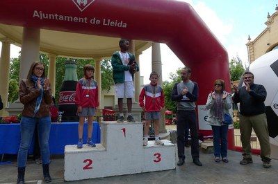 El regidor d’Esports, Txema Alonso, ha assistit a les proves i al lliurament de premis de la 15a Milla Urbana Escola – XVIIè Memorial Jeroni Saura.