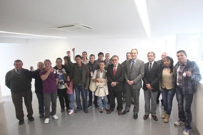 Dels 10 habitatges, vuit estan situats a l'edifici annex del convent de Santa Clara i dos al carrer Lluís Besa.