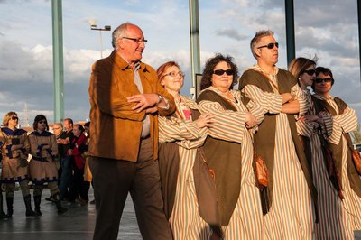 El regidor Josep Barberà ha participat en la demostració de la desfilada de Moros i Cristians que s'ha fet a la festa del soci de la partida de Llívia.