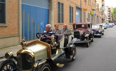 Una quarantena de vehicles han participat a Cappont en la 3a concentració del Club e Vehicles Històrics de Lleida i de motos custom de l’agrupació Ch….