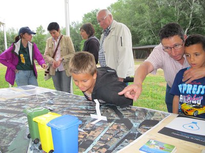 Marta Camps i Josep Barberà han visitat les activitats organitzades a la Mitjana per commemorar el Dia Mundial del Medi Ambient.