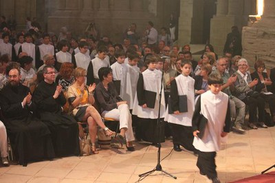 730 persones han omplert la nau central del monument per gaudir de les veus del cor.