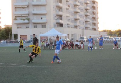 M.Camps i M.Rosa Ball han assistit a la final i al lliurament de trofeus del Torneig de Futbol Femení 7, que s’ha disputat durant tot el dia al camp ….