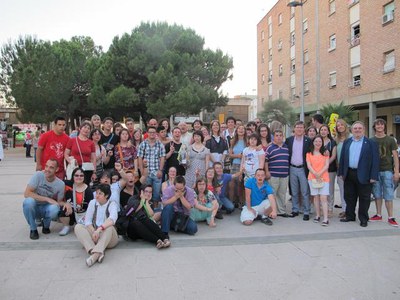 Els regidors de la Paeria, amb la presidenta de Down Lleida, pregonera de les festes del Secà de Sant Pere, i els membres de l'entitat.