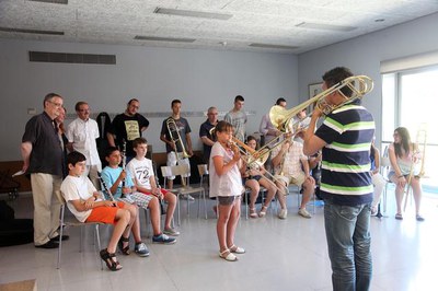 El Conservatori i Escola Municipal de Música ofereix diversos cursos d'estiu amb 14 especialitats instrumentals.