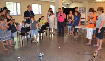El campus que s’ha fet aquesta setmana al Parc Científic ha introduït els nens i les nenes en el món de la robòtica a través del joc.