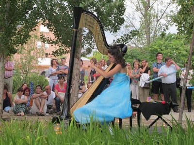 El concert L'Arpa d'Aigua, de Berta Puigdemasa, a l'Arborètum de Lleida, en les Nits d'Estiu.