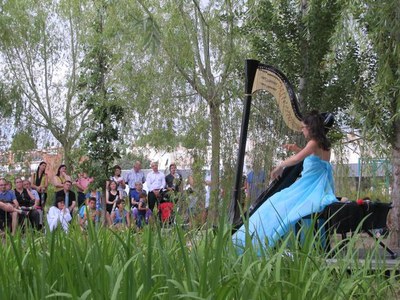 R.Peris i M.Parra han assistit al concert de Berta Puigdemasa a l'Arborètum, amb èxit de públic.