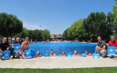 La Paeria destina 3.700 euros de la recaptació de les piscines municipals d’aquest diumenge a la Fundació Esclerosi Múltiple.