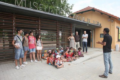 L'activitat "El Joc de l'Aigua" es realitza a la seu del Museu de l'aigua, al campament de La Canadiense..