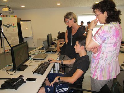 Els joves han explicat els seus projectes a les regidores.