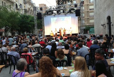 Actuació musical del grup Sonsonite, amb ritmes cubans, dins del cicle Cinemón 2013.