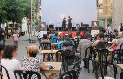 Les regidores M.Rosa Ball i Dolors Arderiu han assistit aquesta tarda a l’espectacle de màgia, de Mags del Món, del 8è Cinemón.