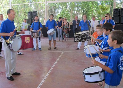 El Grup de Tambors de Raimat ha actuat abans de l'homenatge a la gent gran.