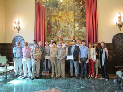 L'alcalde de Lleida, Àngel Ros, ha lliurat als equips de les 3 propostes guanyadores del concurs d'idees per la Rambla de Ferran el premi de 10.000 e….