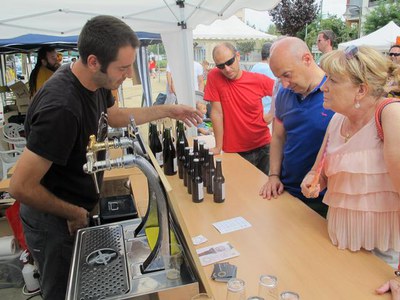 Més de quaranta cerveses d'una dotzena d'elaboradors diferents d'arreu de Catalunya es poden degustar a la Fira, ubicada a la Rambla de Pardinyes.