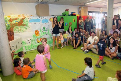 Amb motiu de la cloenda s'ha escenificat un conte en què ha participat tots els infants de l'Estiu de Petis de l'Escola Bressol Albarés..