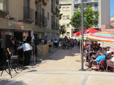 El bar Gilda ha acollit aquest diumenge una nova edició del vermut torero que pretén apropar els ciutadans de Lleida al Centre Històric de Lleida, co….