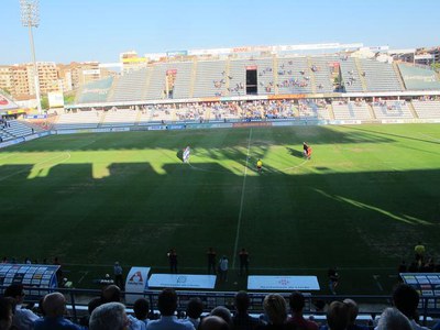 Abans de l'inici del partit entre el Lleida Esportiu i el Reus s'ha guardat un minut de silenci en memòria del periodista i soci del club, Carmelo Mo….