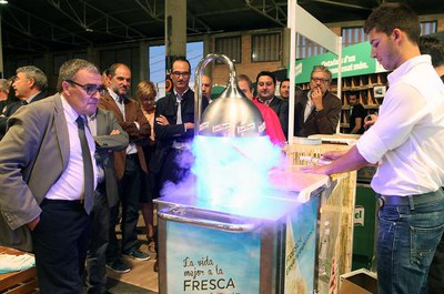 L’alcalde Ros ha destacat que la cervesa s’afegeix al conjunt de productes que Lleida sap elaborar en el món agroalimentari i ha convidat els lleidat….