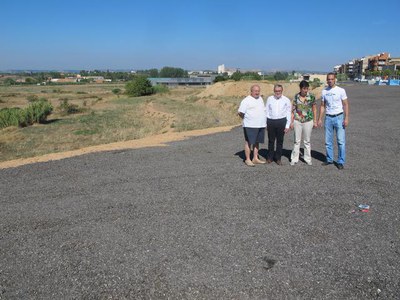 L’alcalde Ros ha explicat que l’actuació ha habilitat una superfície d’uns 5.000 m2 com a pàrquing alhora que ha permès sanejar l’espai.