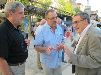 L'alcalde Ros amb Jeroni Velasco, autor de la nova sardana El Secà de Sant Pere.
