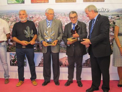 L'alcalde Ros ha compartit els guardons d'enguany amb l’exalcalde d’Alguaire, Josep Biel, impulsor d’aquest certamen firal, i la cooperativa fructíco….