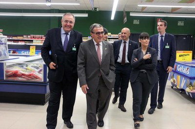 En aquest supermecat s'han invertit 3 milions d'euros i compta amb una plantilla de 38 persones.