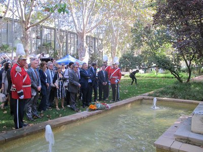 Després de la hissada de la bandera, s'ha fet l'ofrena floral al monument de l'alcalde Fuster.