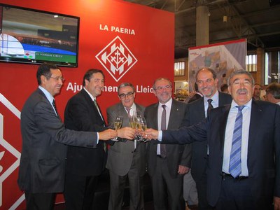 Abans de l'acte oficial de cloenda de la Fira de Sant Miquel, l'alcalde de Lleida, Àngel Ros, i el conseller d'Agricultura, Josep Pelegrí, han visita….
